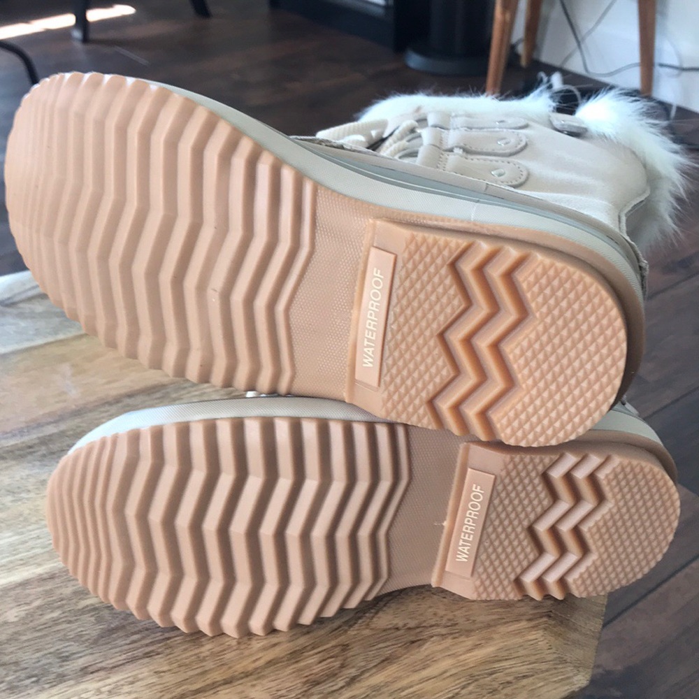 Joan of Artic Boots - Picture 4 of 6